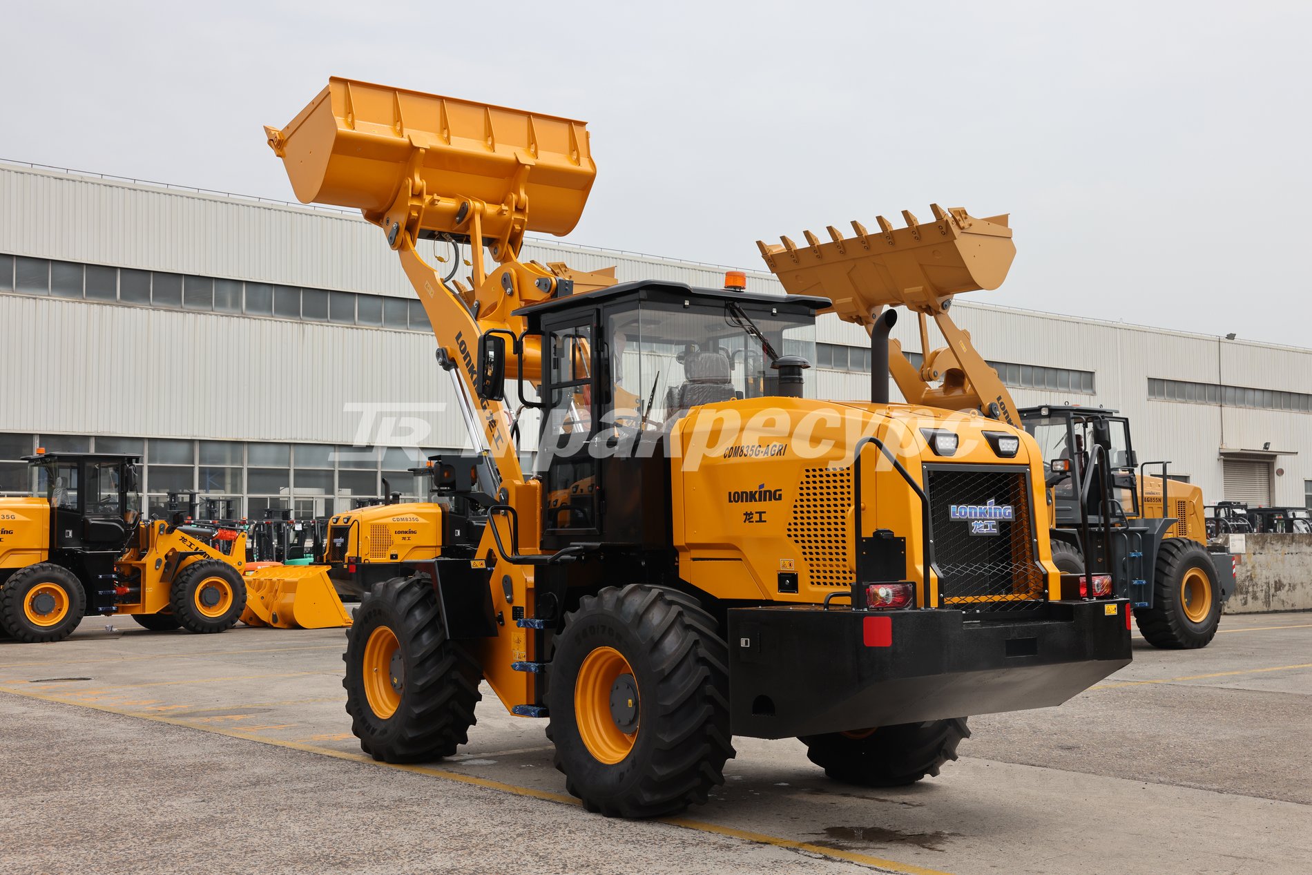 liftnet:gallery:/media/original_images/CDM835G-AGRI_8.JPG