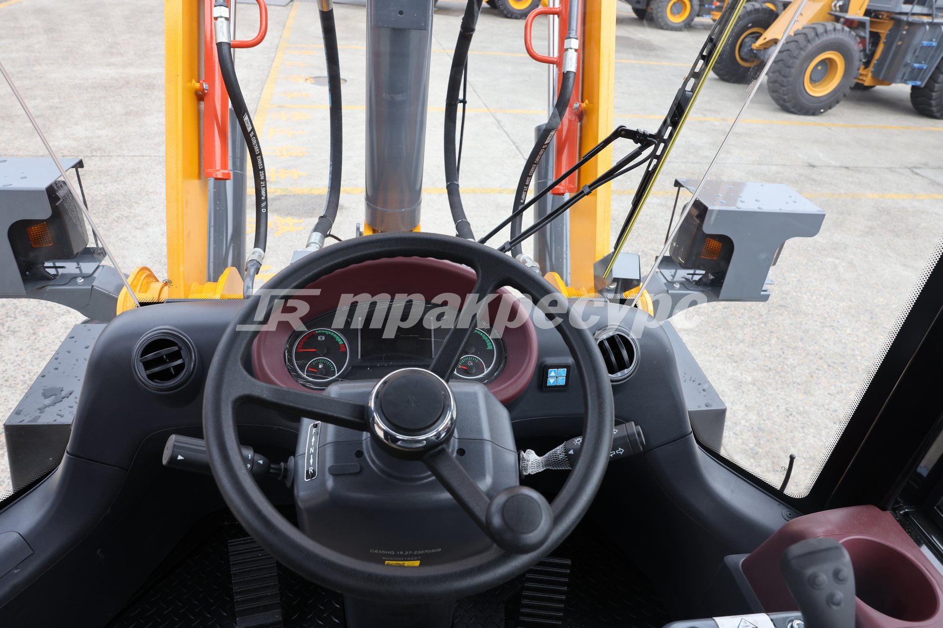 liftnet:gallery:/media/original_images/CDM835G-AGRI_14.JPG