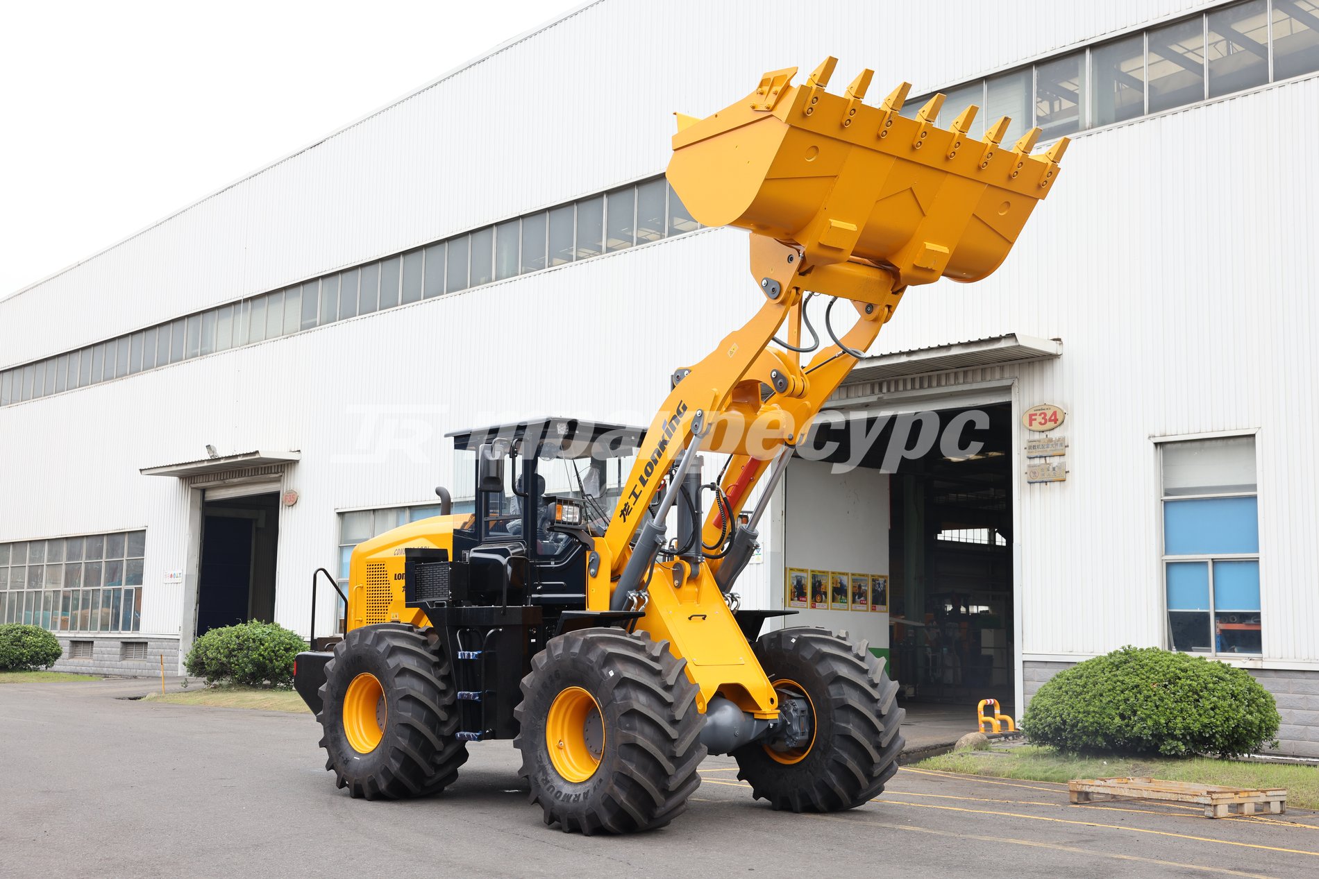 liftnet:gallery:/media/original_images/CDM853G-AGRI_4.JPG
