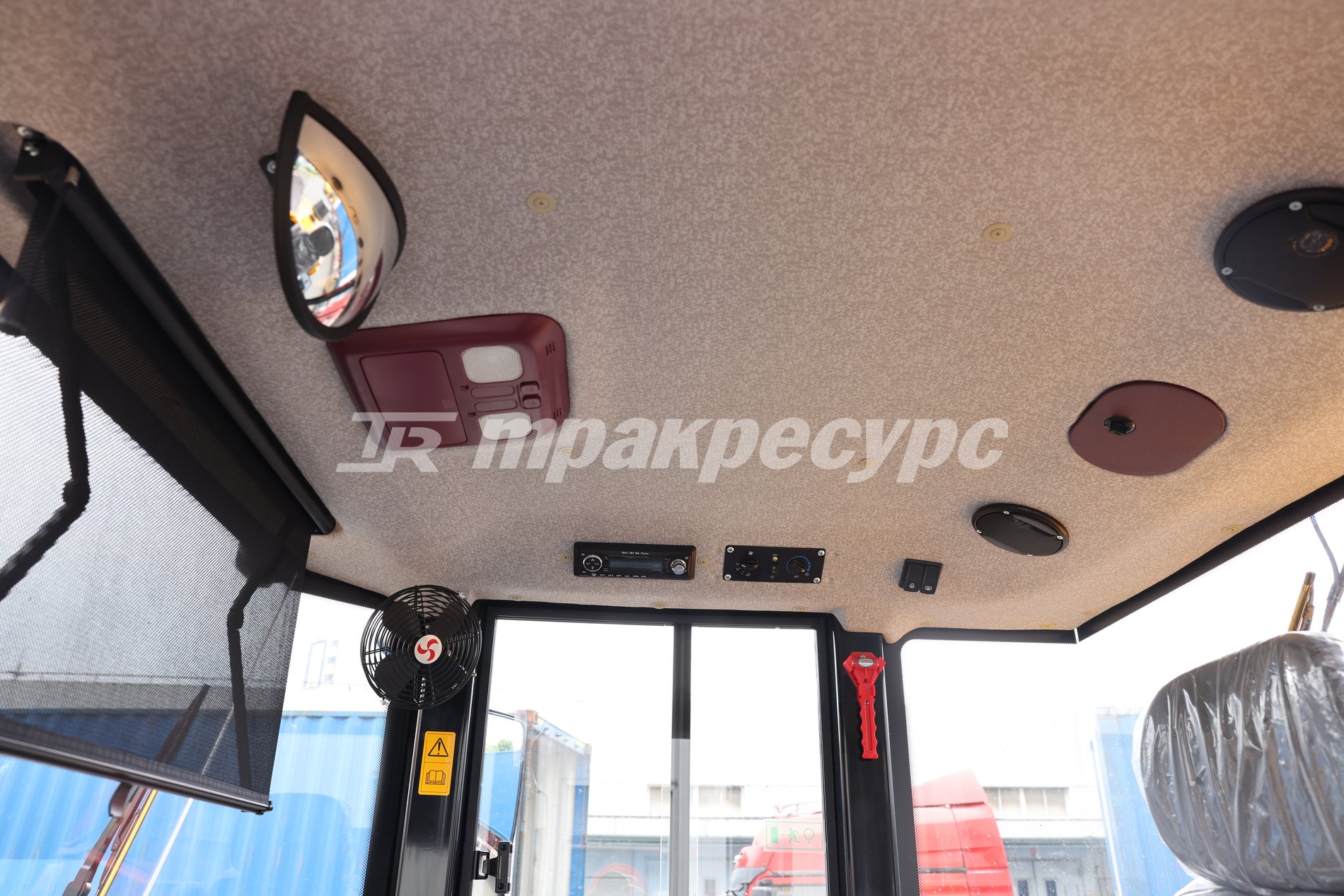 liftnet:gallery:/media/original_images/CDM853G-AGRI_12.JPG