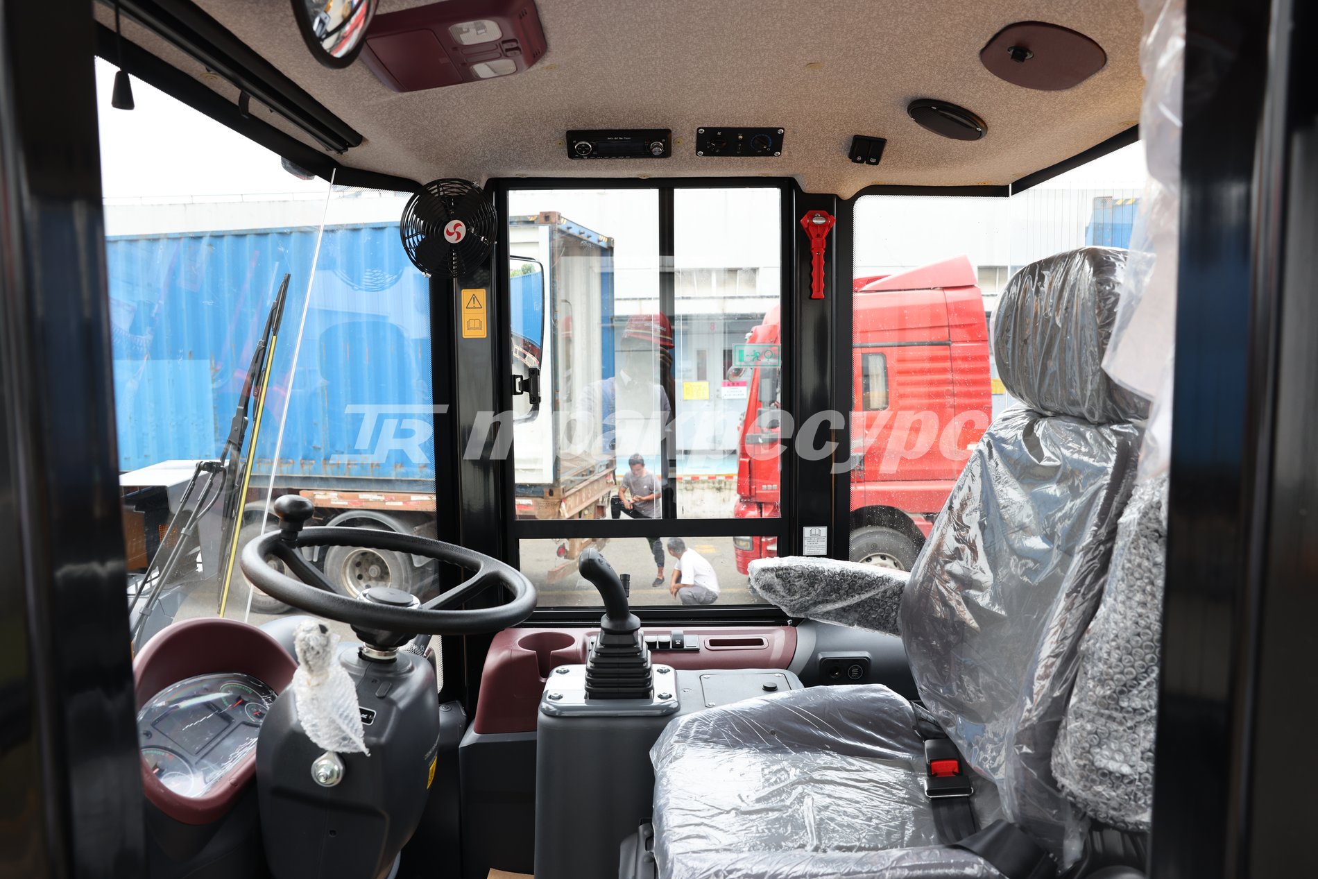 liftnet:gallery:/media/original_images/CDM853G-AGRI_11.JPG