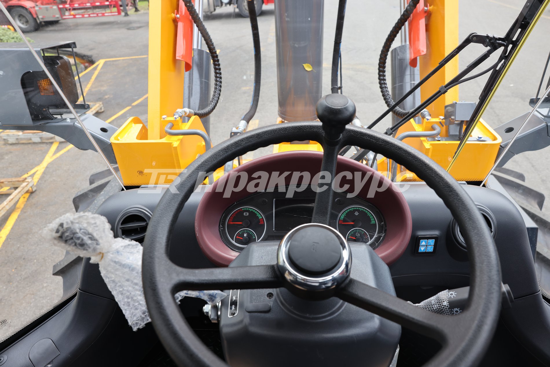 liftnet:gallery:/media/original_images/CDM853G-AGRI_14.JPG