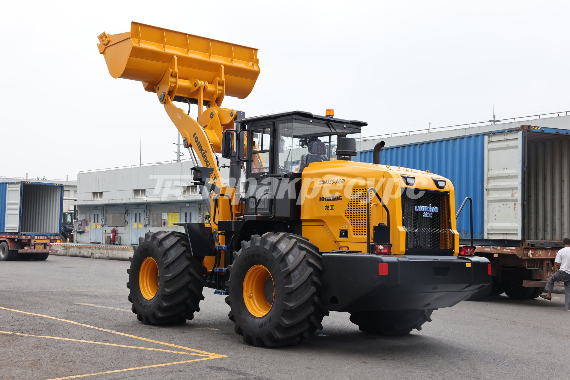 liftnet:gallery:/media/original_images/CDM853G-AGRI_8.JPG