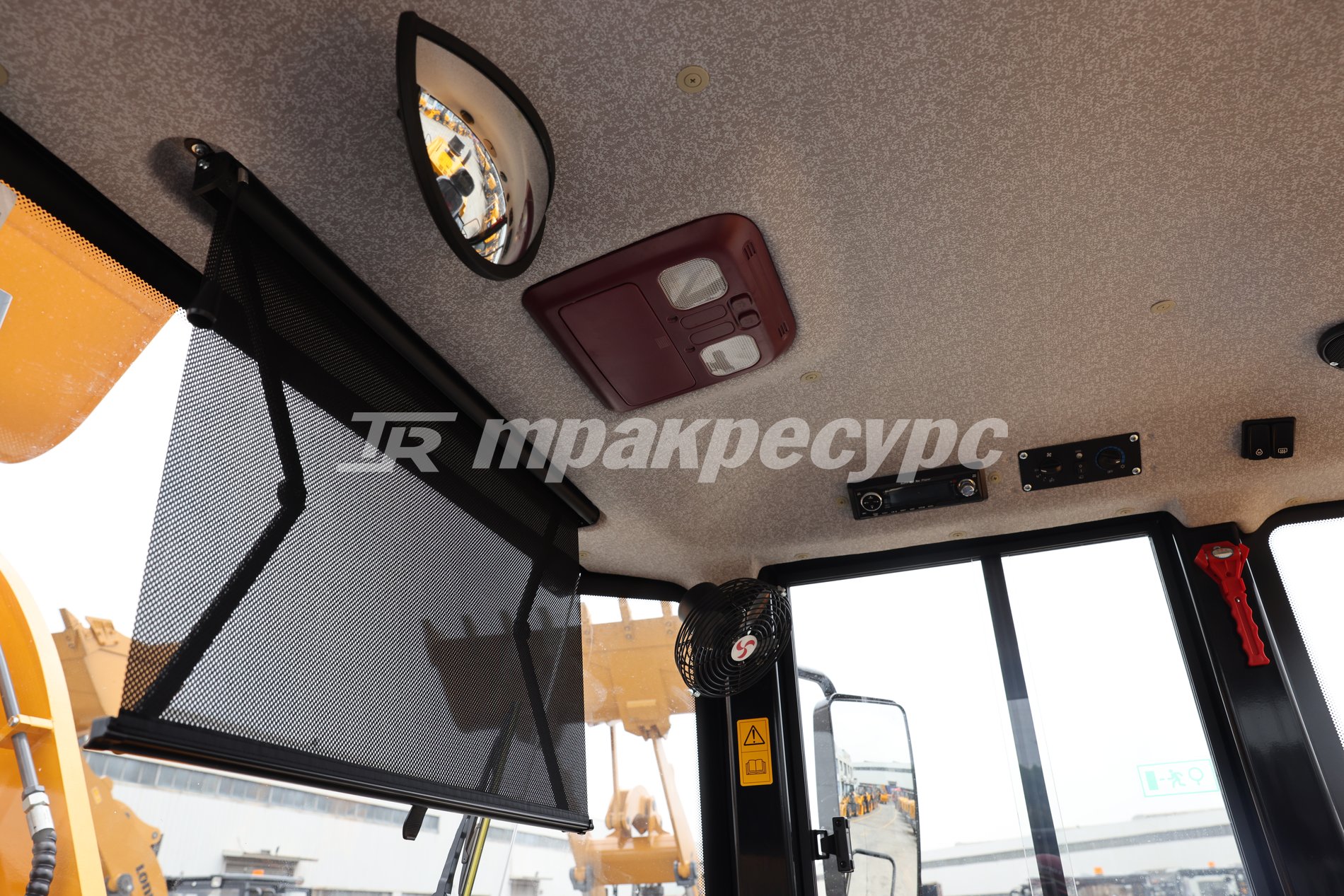 liftnet:gallery:/media/original_images/CDM856G-AGRI_12.JPG