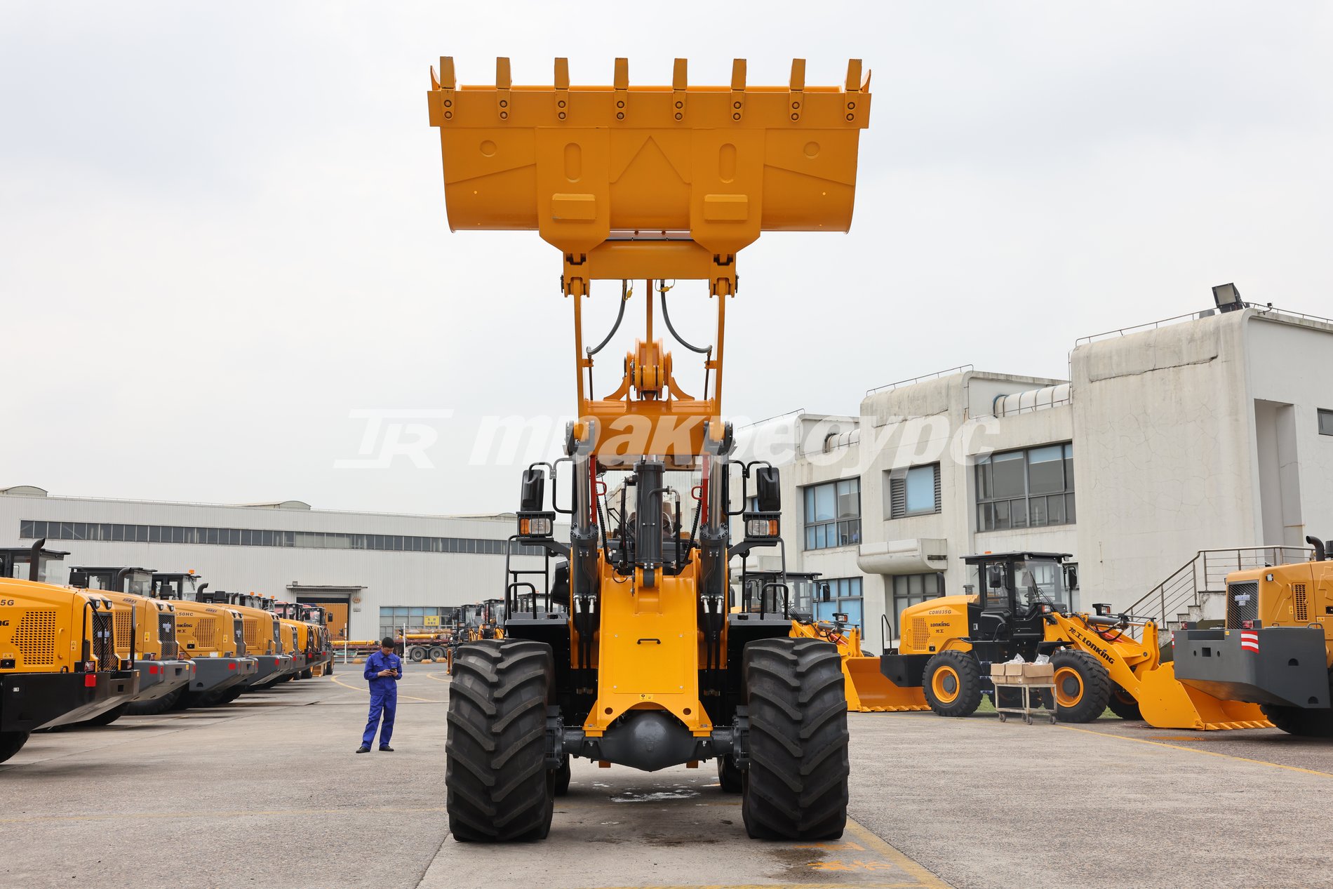liftnet:gallery:/media/original_images/CDM856G-AGRI_3.JPG