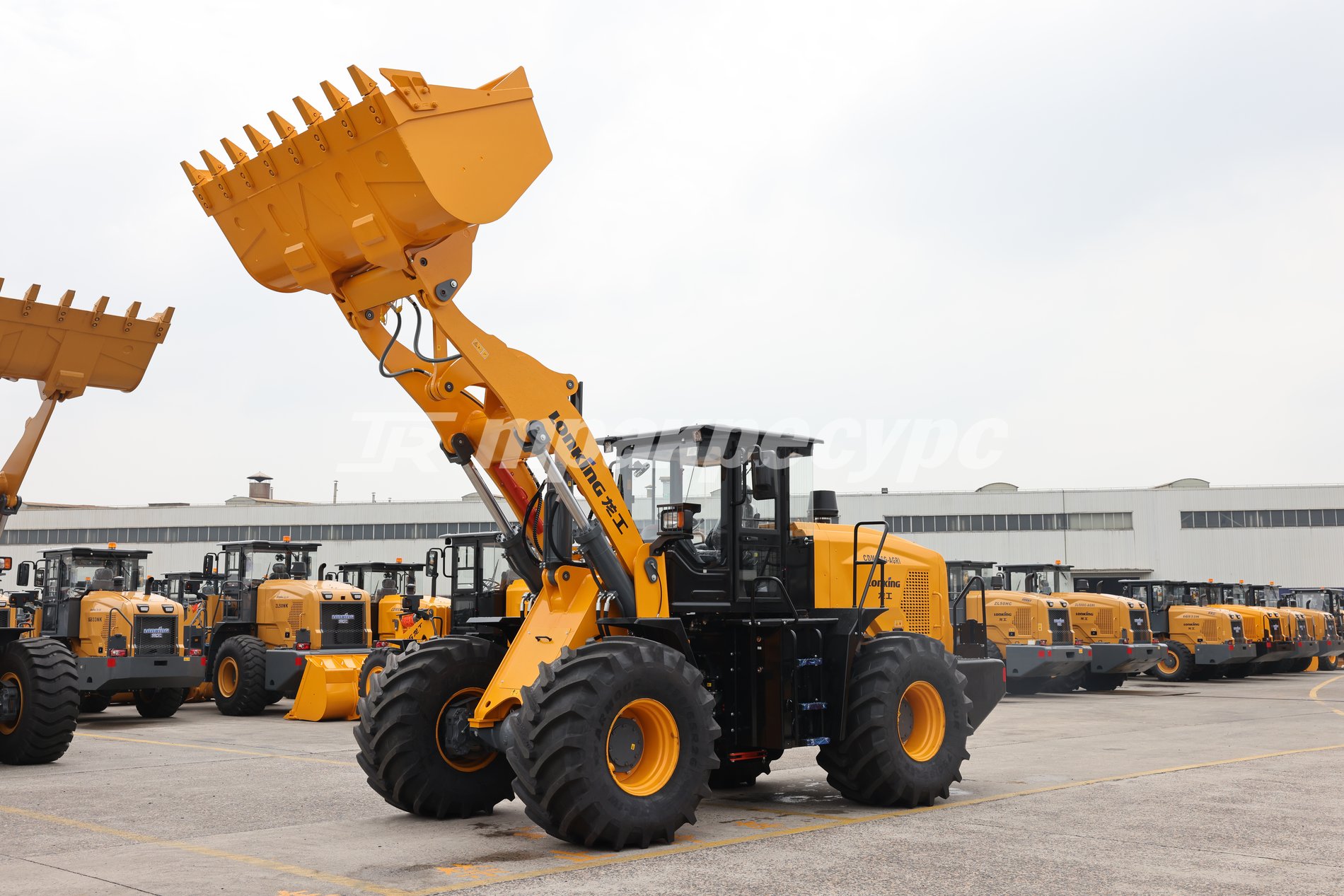 liftnet:gallery:/media/original_images/CDM856G-AGRI_2.JPG