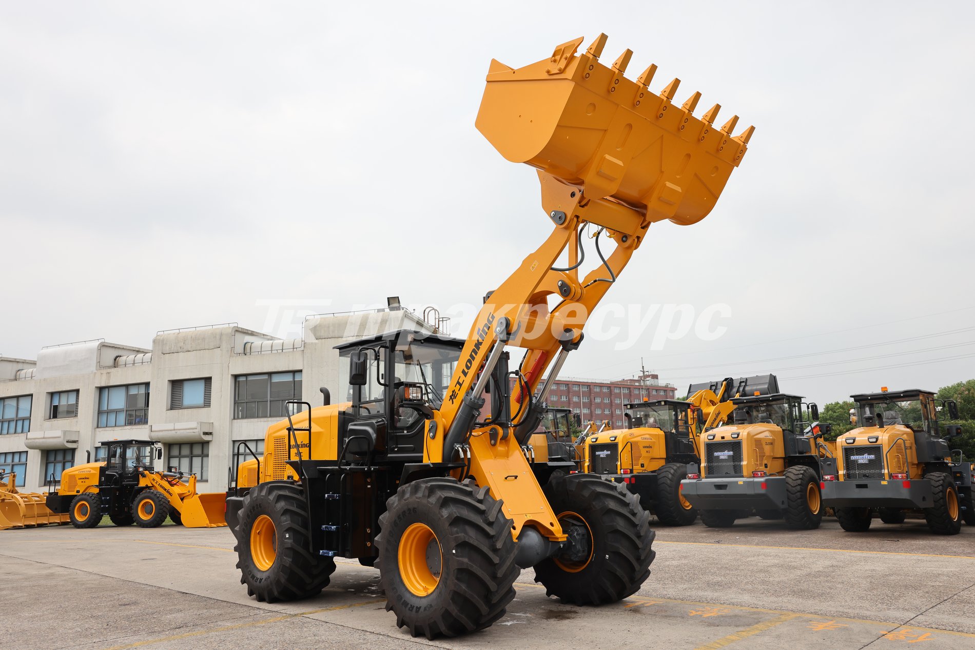 liftnet:gallery:/media/original_images/CDM856G-AGRI_4.JPG
