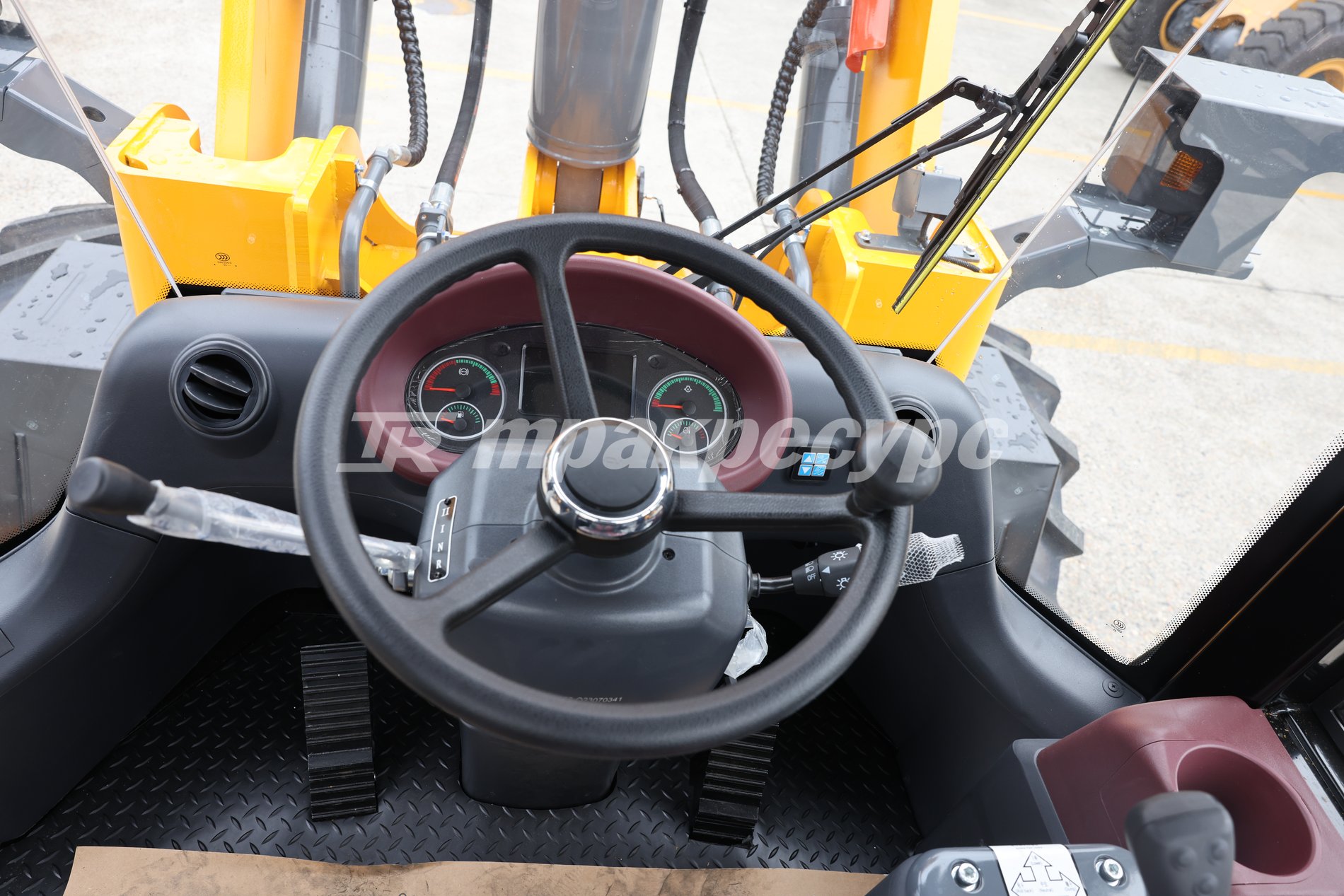 liftnet:gallery:/media/original_images/CDM856G-AGRI_14.JPG