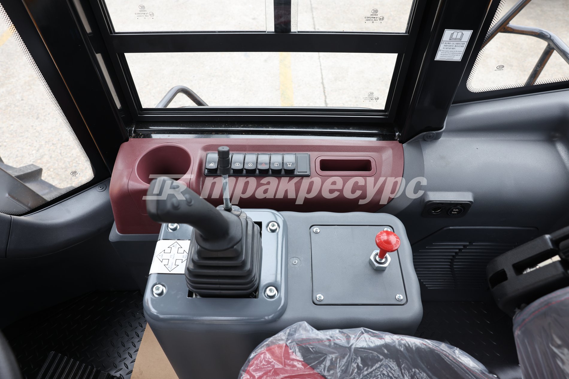 liftnet:gallery:/media/original_images/CDM856G-AGRI_13.JPG